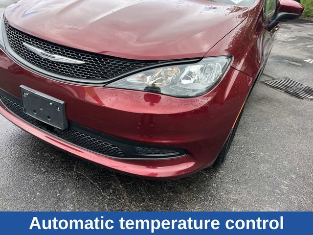 Used 2022 Chrysler Voyager LX FWD image 11