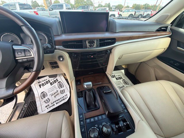 Used 2021 Lexus LX 570 4WD w/ Luxury Package image 11