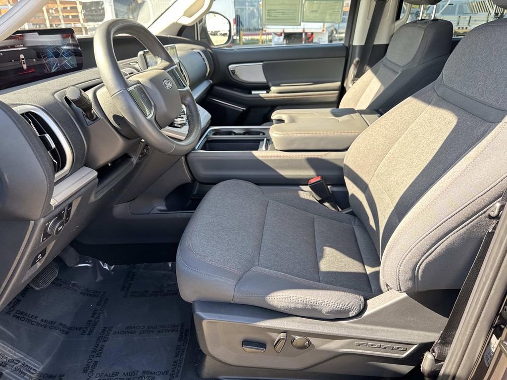 Certified 2025 Ford Expedition Active AWD/4WD image 18