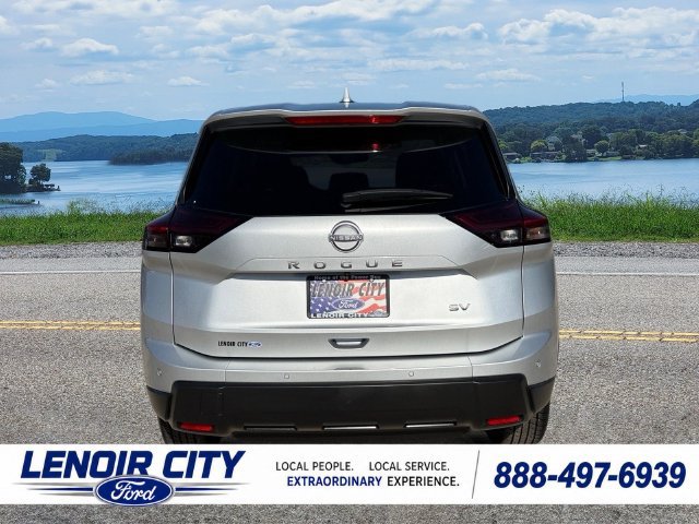Used 2024 Nissan Rogue SV FWD image 4