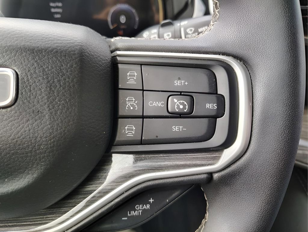 Used 2022 Jeep Wagoneer Series III w/ Flexible Seating Group image 16