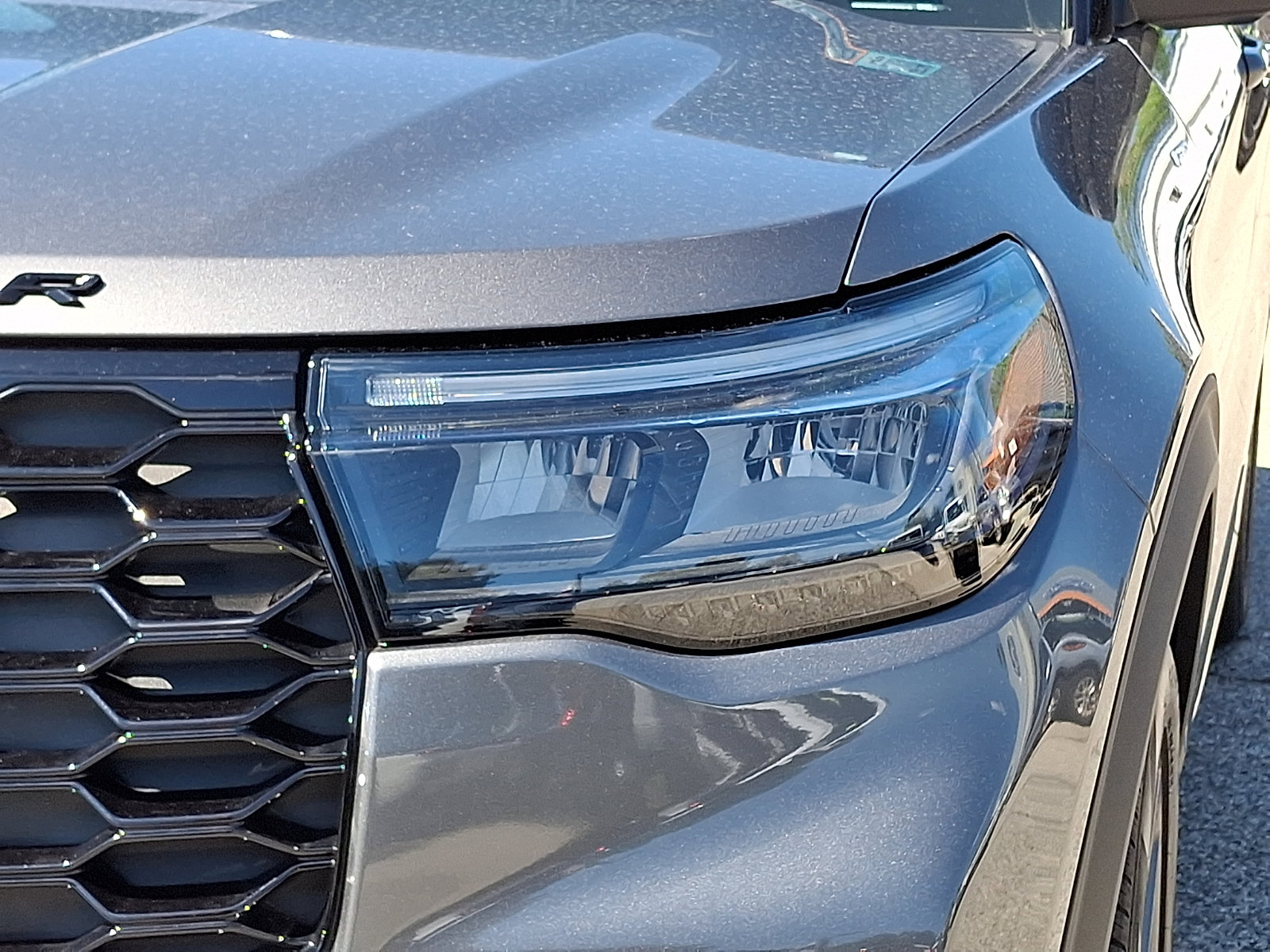 Certified 2025 Ford Explorer ST-Line w/ Premium Package AWD/4WD image 12