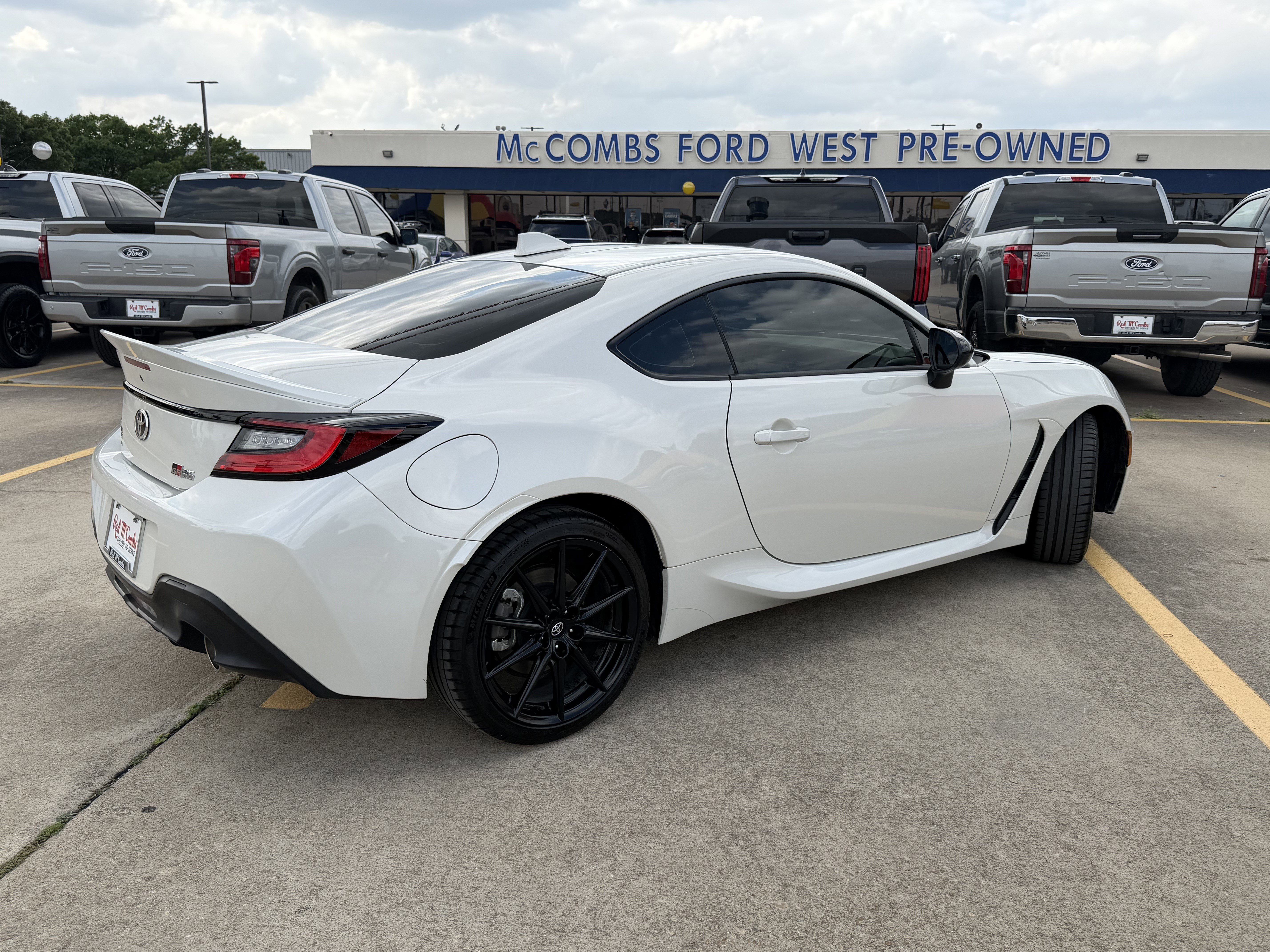 Used 2025 Toyota GR86 Premium w/ ALL Weather Mat Package (TMS) image 4