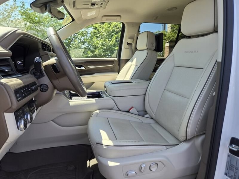 Used 2023 GMC Yukon Denali w/ Advanced Technology Package AWD/4WD image 9