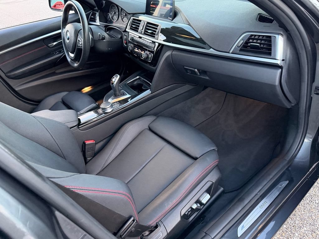 Used 2018 BMW 330i xDrive Sedan AWD/4WD image 18