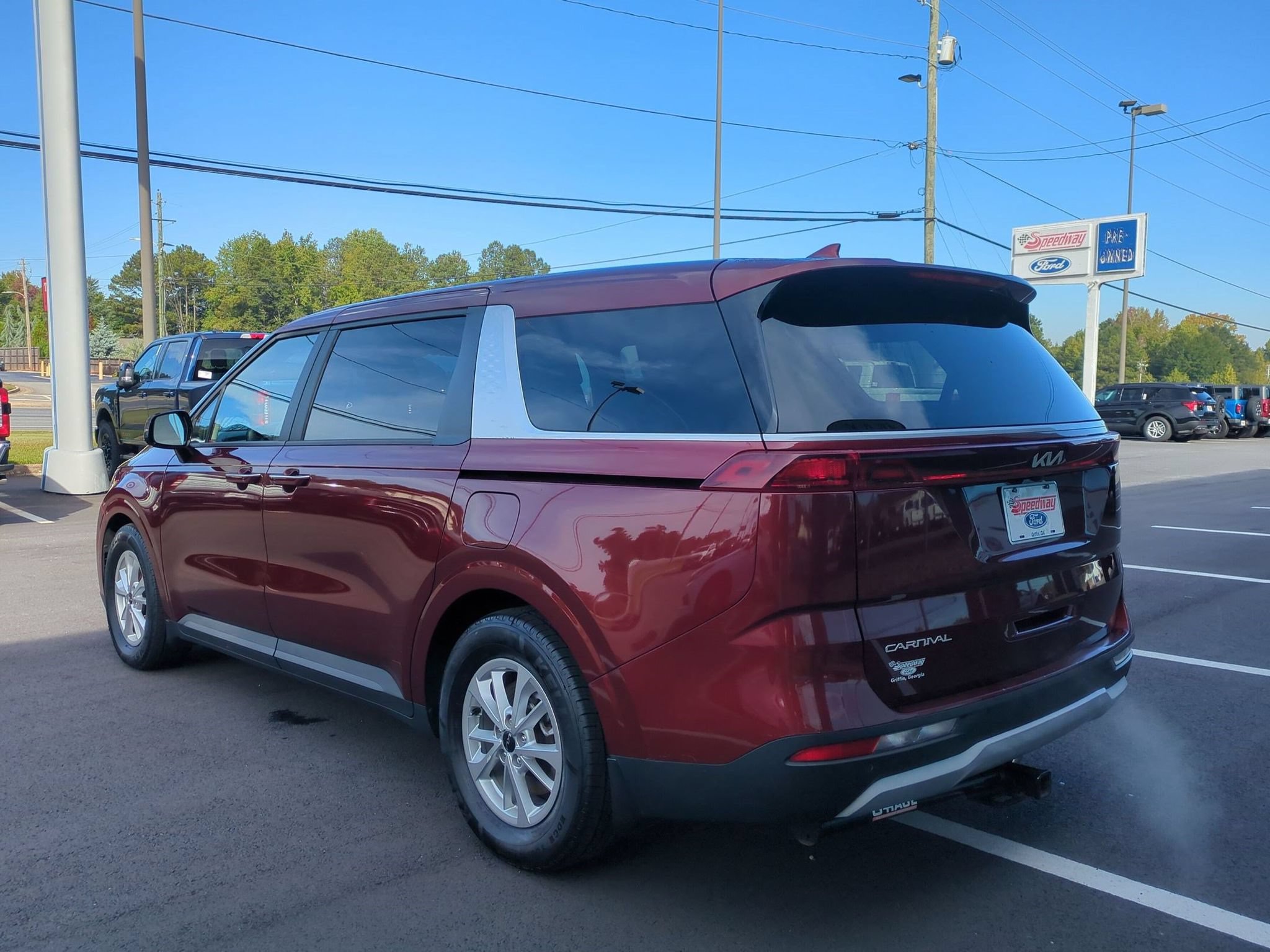 Used 2023 Kia Carnival LX FWD image 9