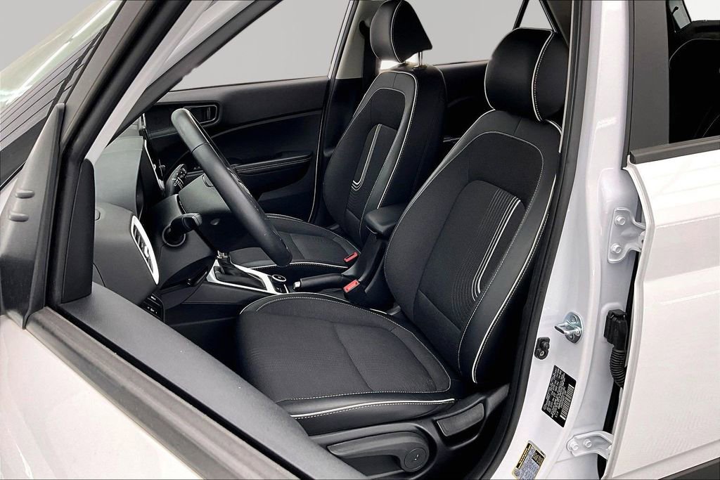 Used 2024 Hyundai Venue Limited FWD image 25