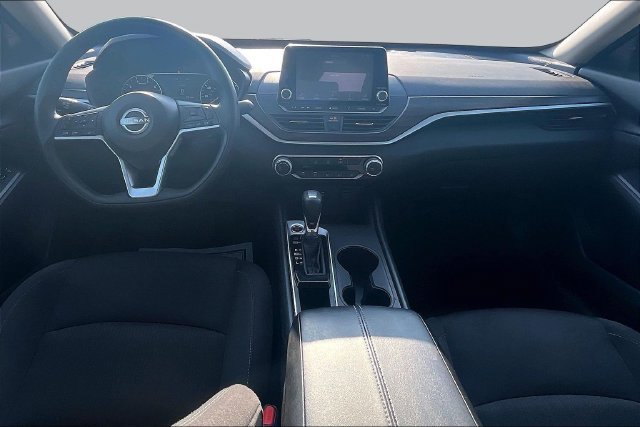 Used 2025 Nissan Altima 2.5 SV FWD image 18