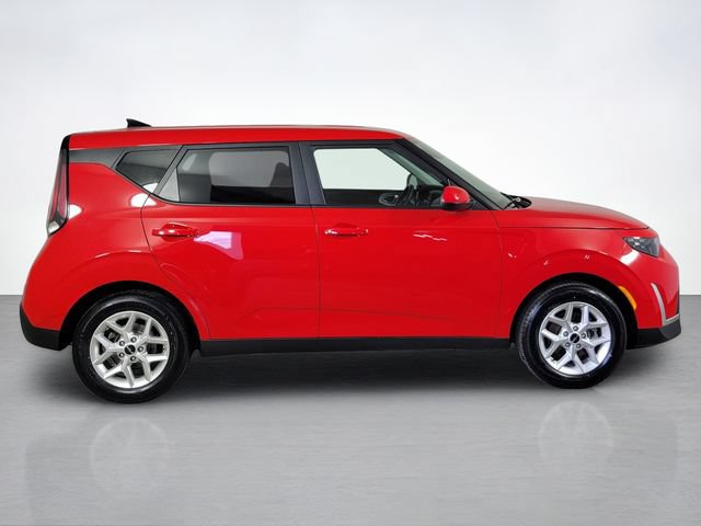 Used 2025 Kia Soul LX w/ LX Technology Package FWD image 2