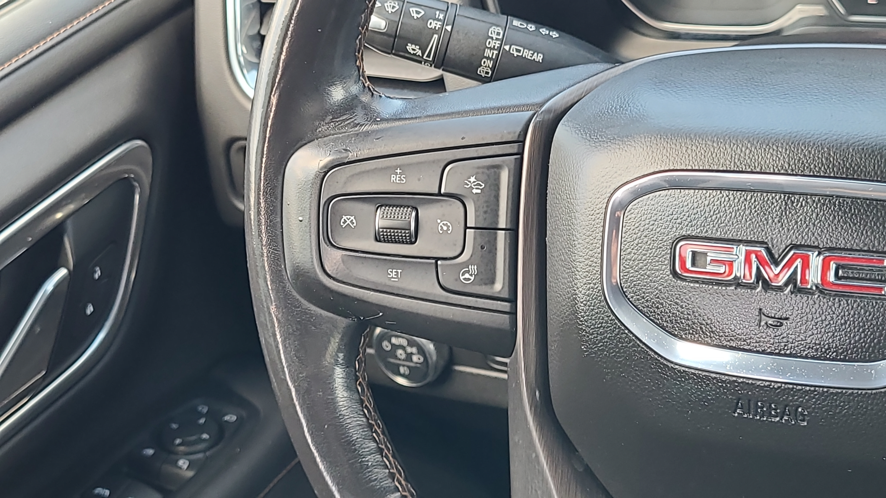 Used 2021 GMC Yukon XL AT4 w/ AT4 Premium Plus Package AWD/4WD image 13