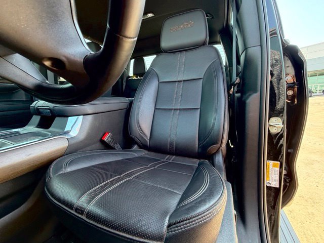 Used 2023 Chevrolet Silverado 1500 High Country w/ Technology Package AWD/4WD image 8