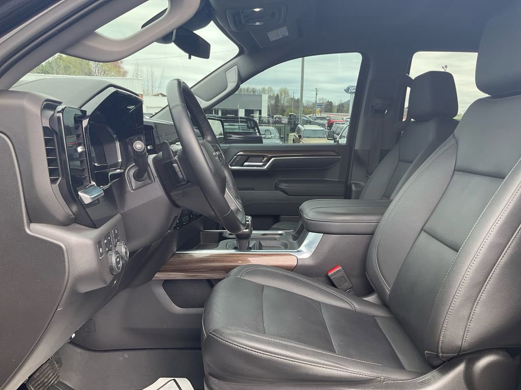 Used 2024 Chevrolet Silverado 1500 LT Trail Boss w/ Convenience Package II image 16