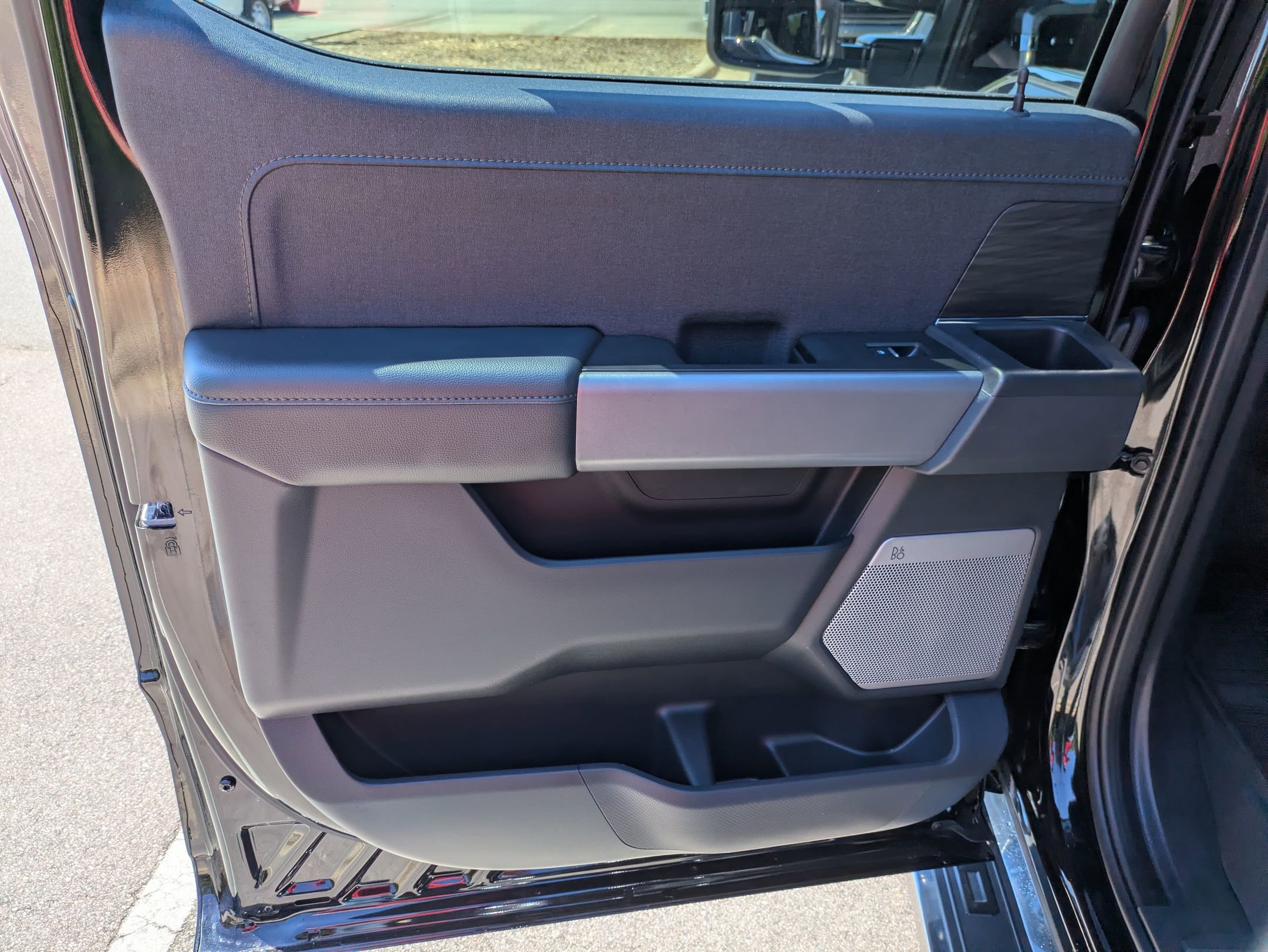 Certified 2024 Ford F150 Lariat w/ FX4 Off-Road Package AWD/4WD image 32