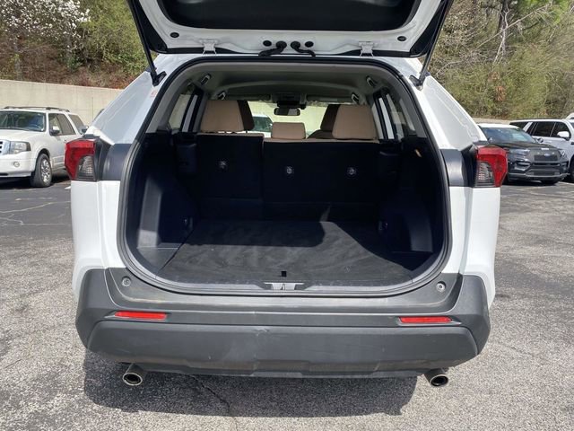 Used 2020 Toyota RAV4 LE image 12