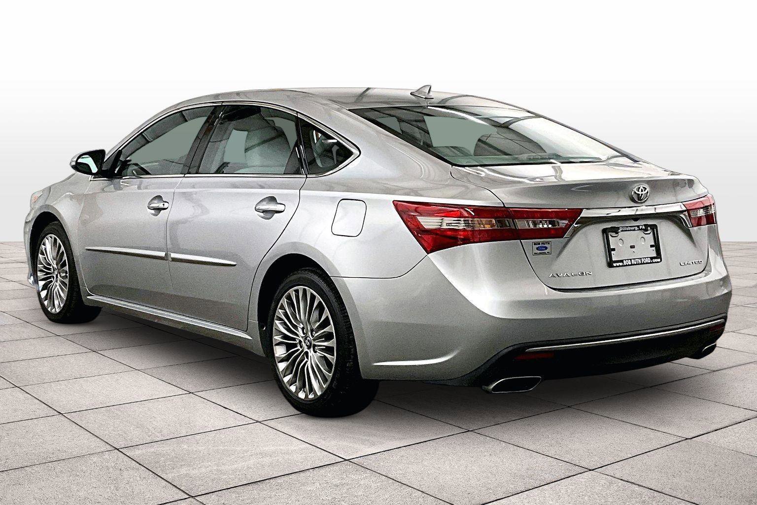 Used 2017 Toyota Avalon Limited w/ All Weather Liner Package image 10