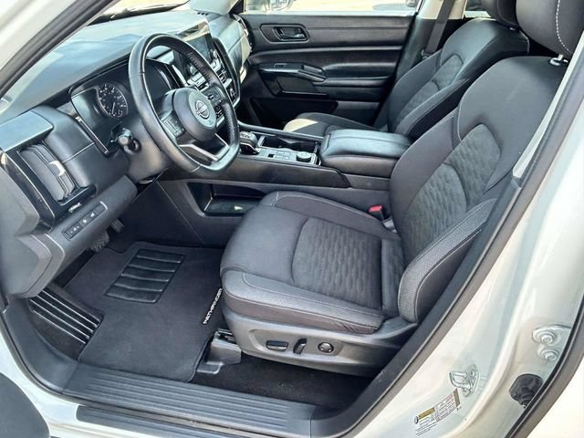 Used 2025 Nissan Pathfinder SV AWD/4WD image 15