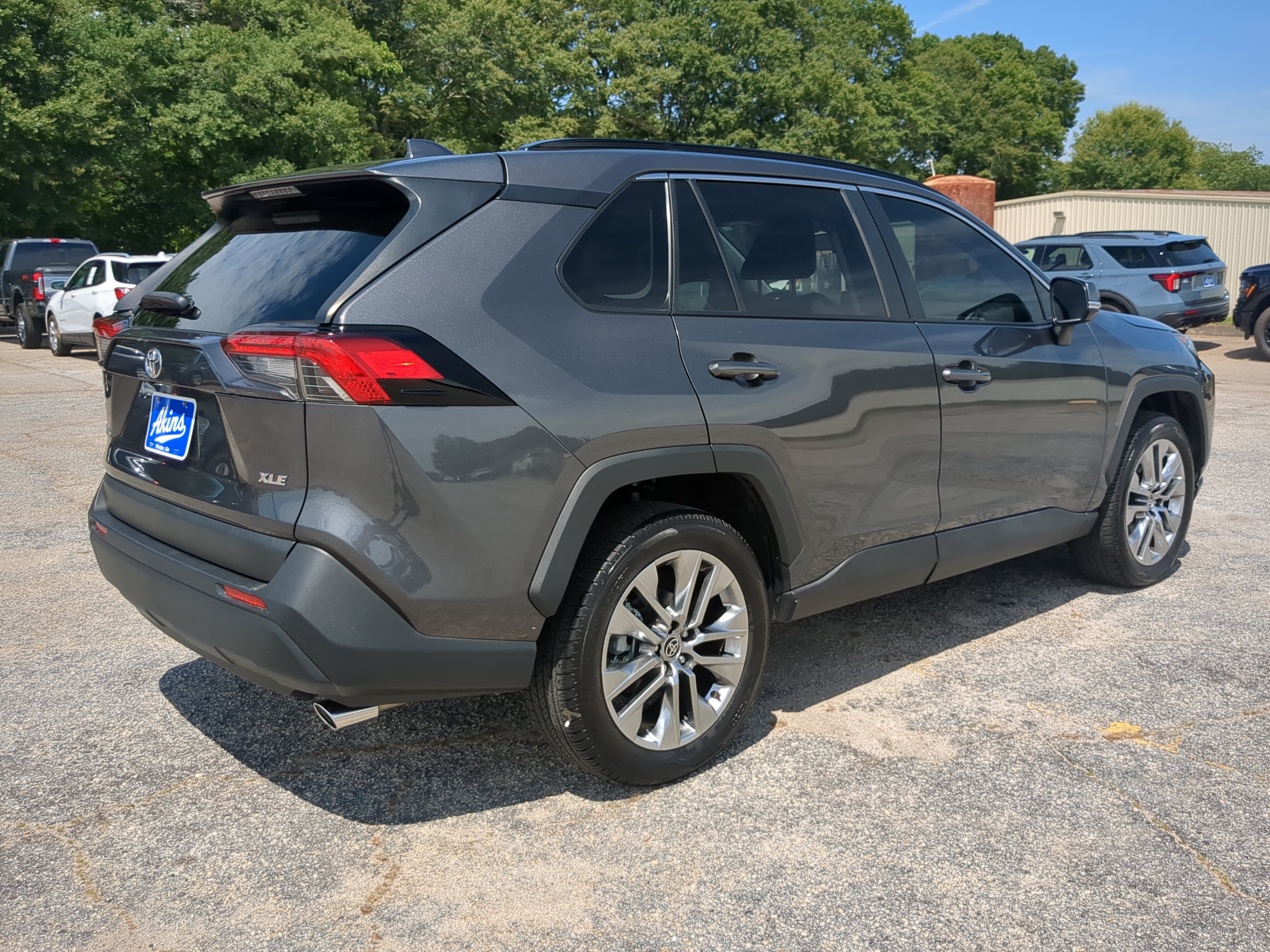 Used 2020 Toyota RAV4 XLE Premium FWD image 3