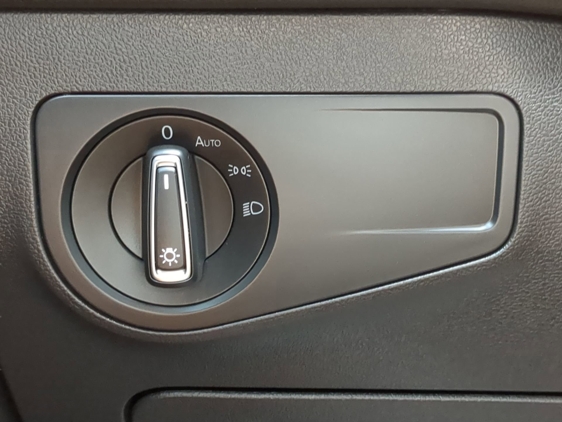 Used 2022 Volkswagen Tiguan SE R-Line image 49