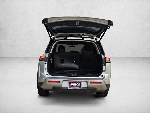 Used 2023 Nissan Pathfinder SL FWD image 6