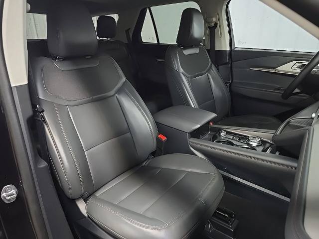 Certified 2025 Ford Explorer Active w/ Active Comfort Package AWD/4WD image 16