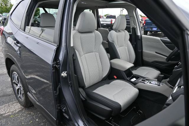 Used 2022 Subaru Forester Premium AWD/4WD image 23