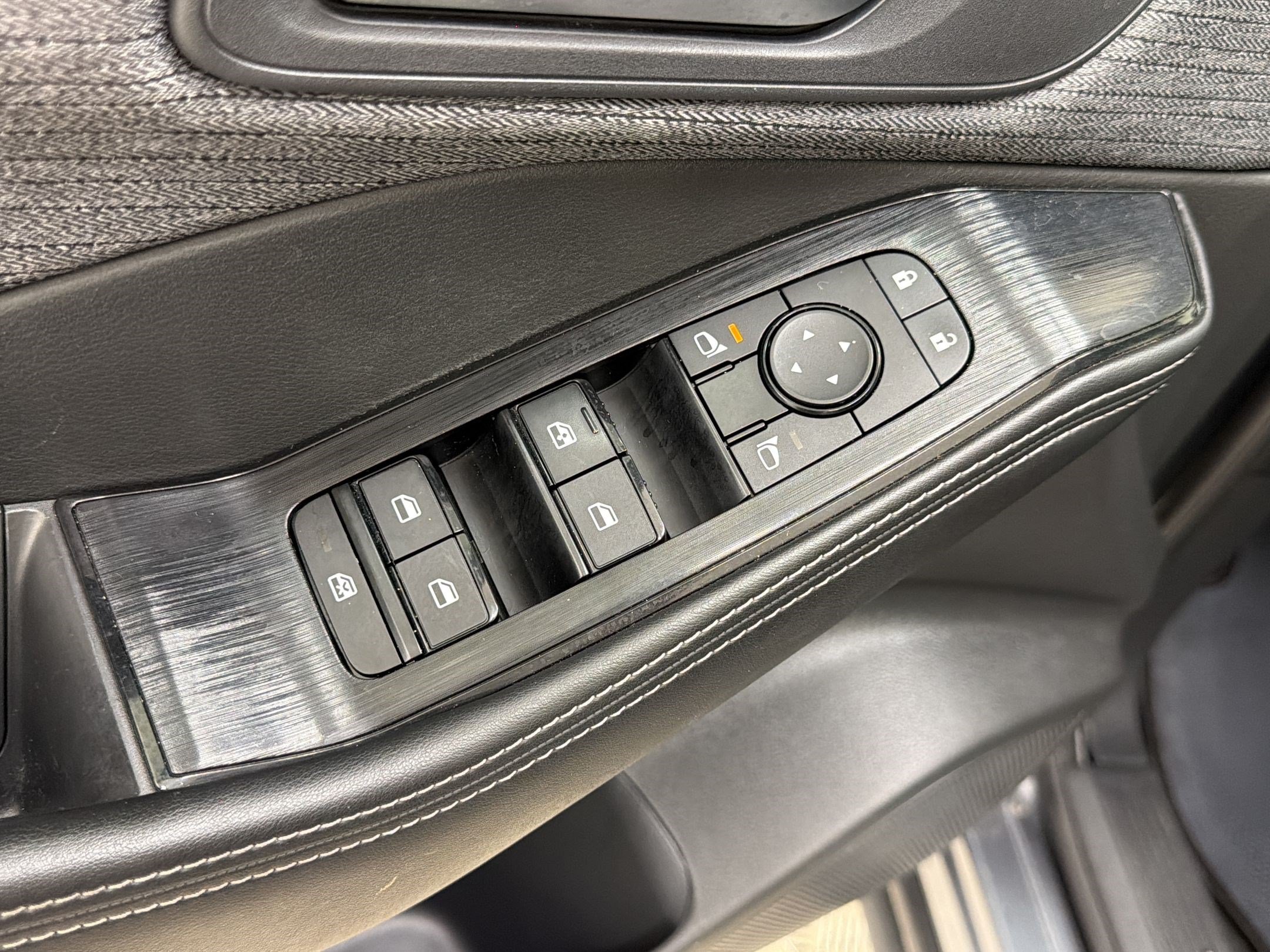 Used 2023 Nissan Rogue SV FWD image 25