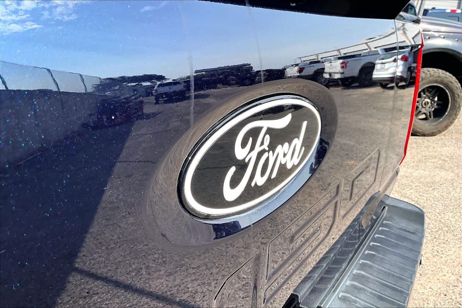 Certified 2025 Ford F150 Platinum w/ Equipment Group 702A High AWD/4WD image 30
