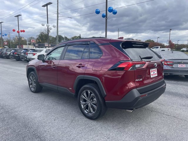 Used 2022 Toyota RAV4 XLE Premium image 3