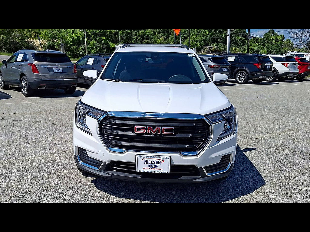 Used 2023 GMC Terrain SLE w/ Driver Convenience Package AWD/4WD image 3
