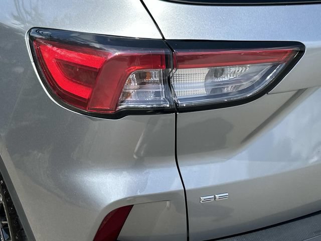 Certified 2022 Ford Escape SE w/ SE Sport Appearance Package FWD image 11