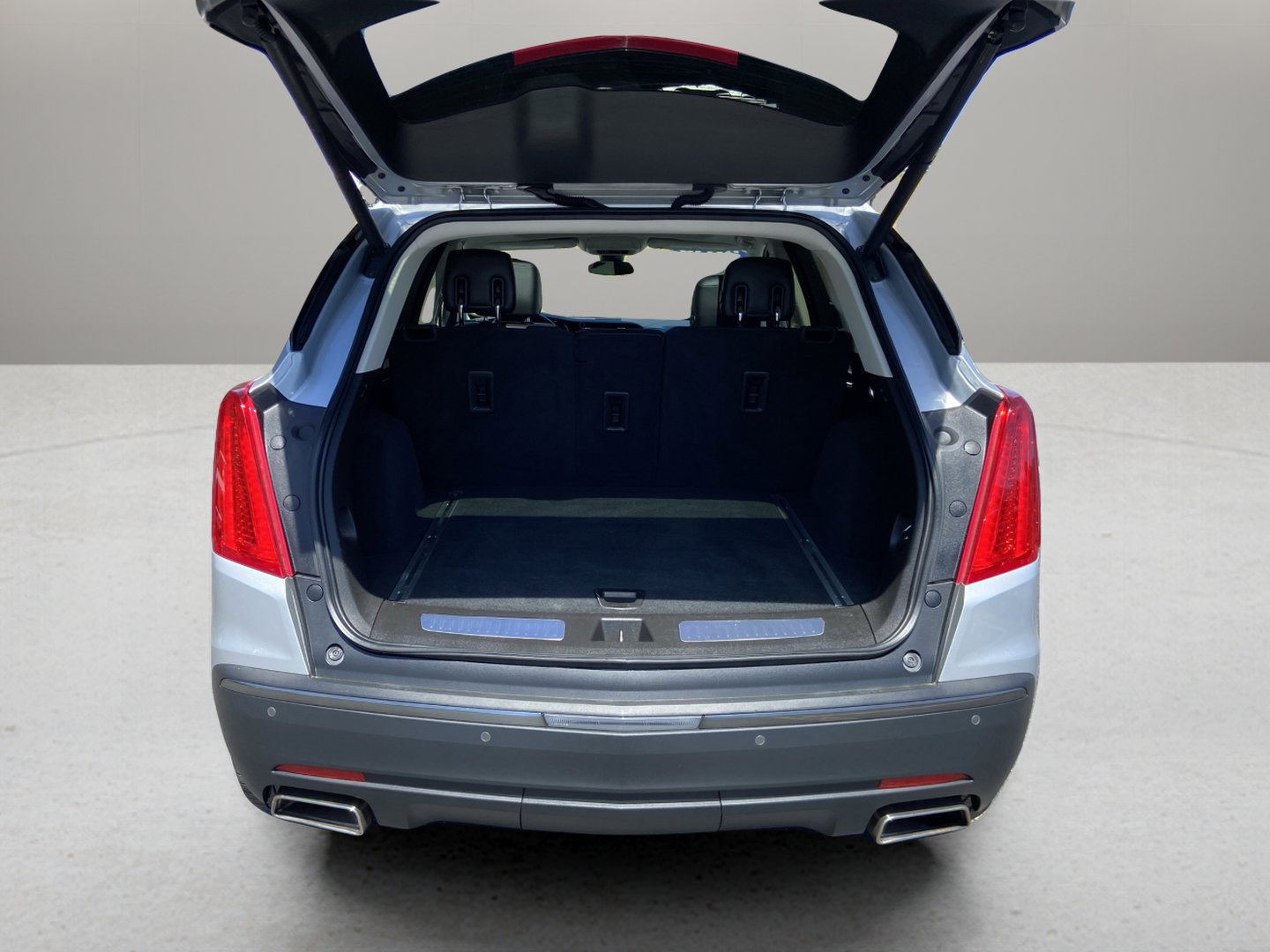 Used 2019 Cadillac XT5 Luxury w/ LPO, Black Ice Package image 7