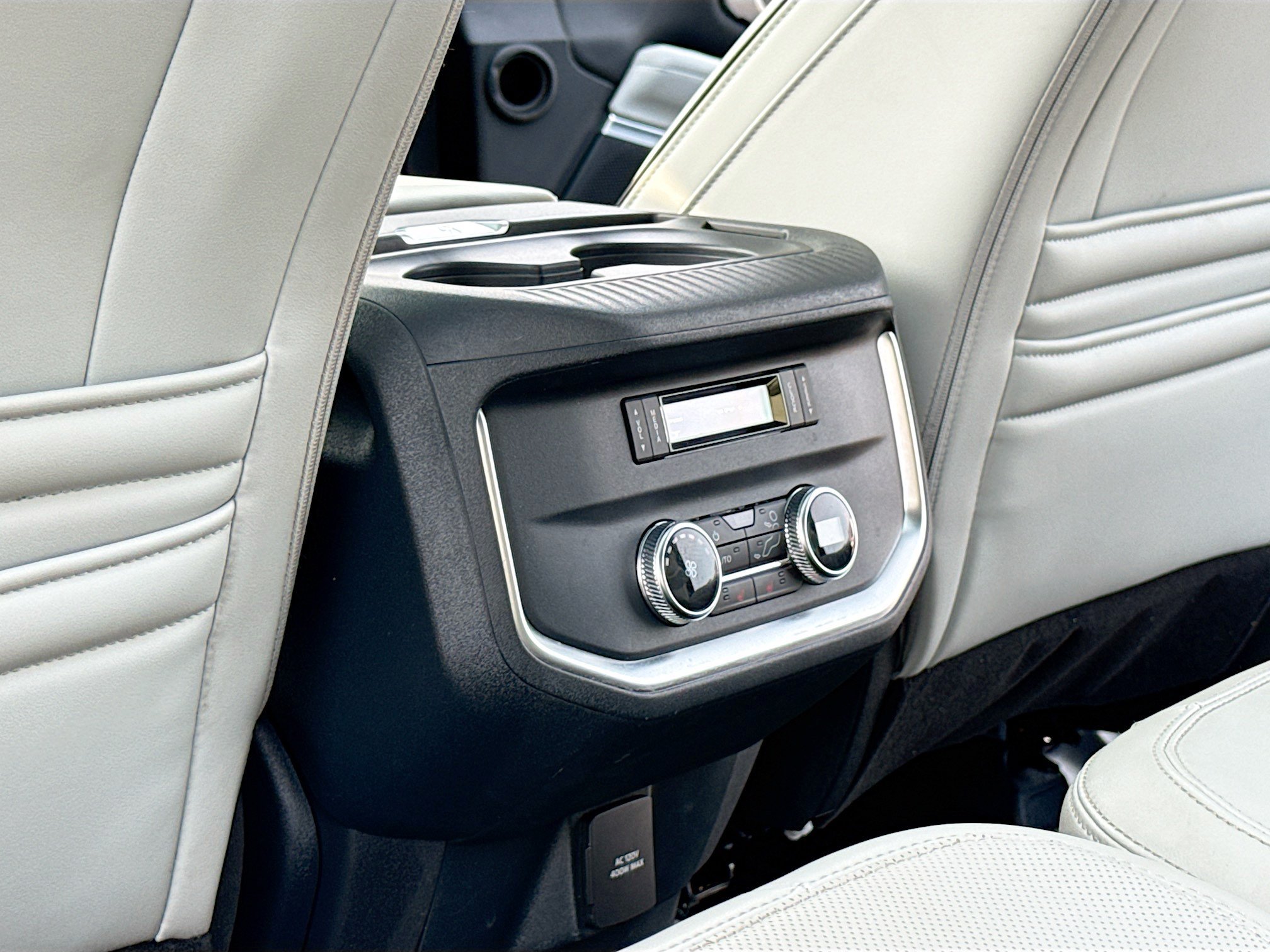Certified 2025 Ford Expedition Platinum w/ Platinum Ultimate Package AWD/4WD image 7