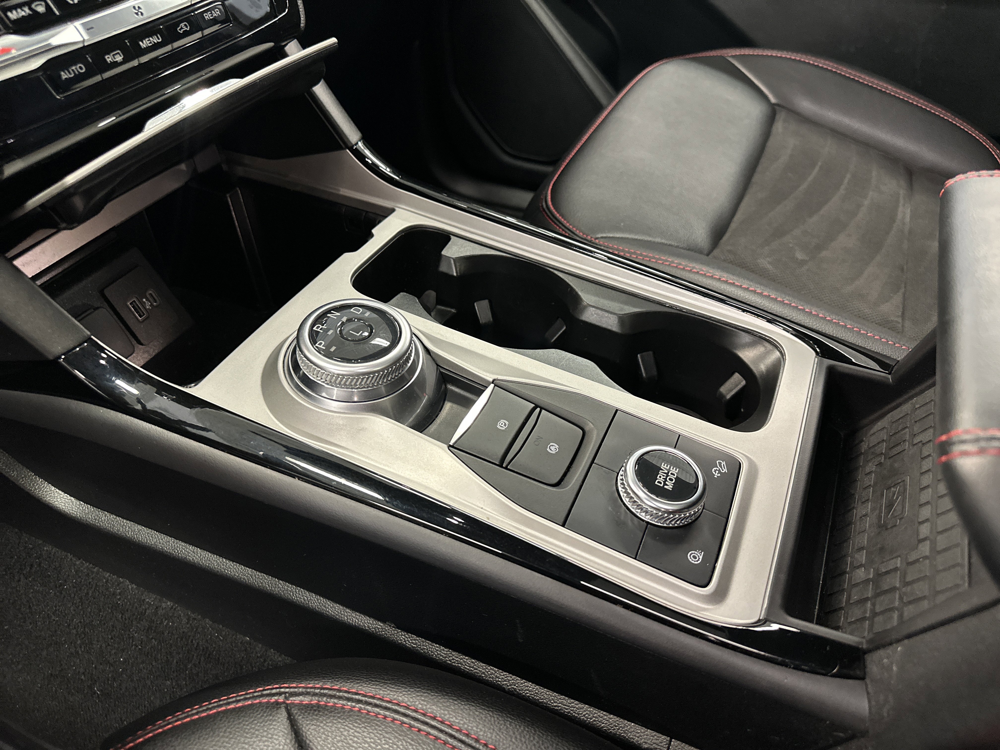 Certified 2023 Ford Explorer ST-Line w/ Class IV Trailer Tow Package image 34