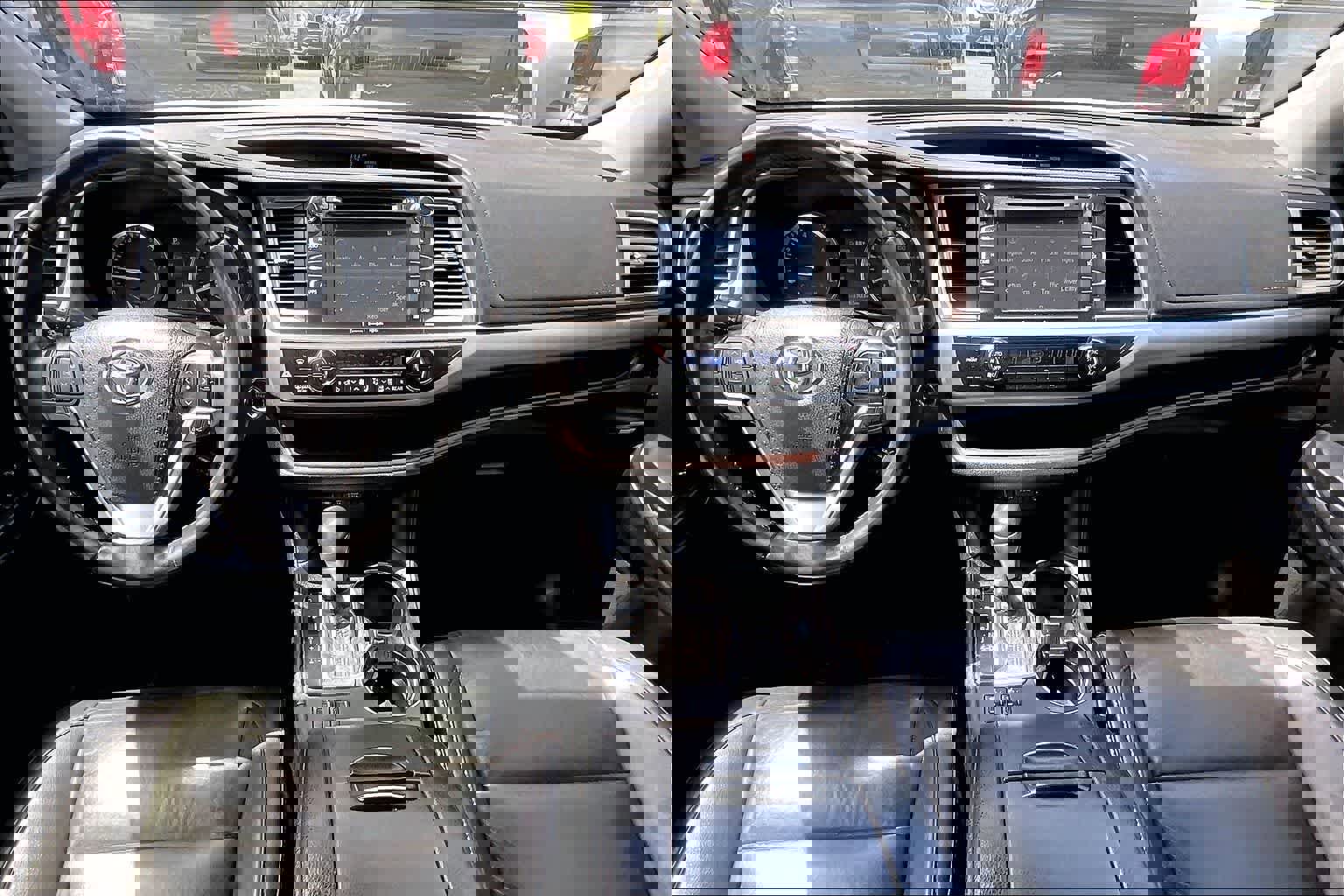 Used 2019 Toyota Highlander XLE FWD image 12