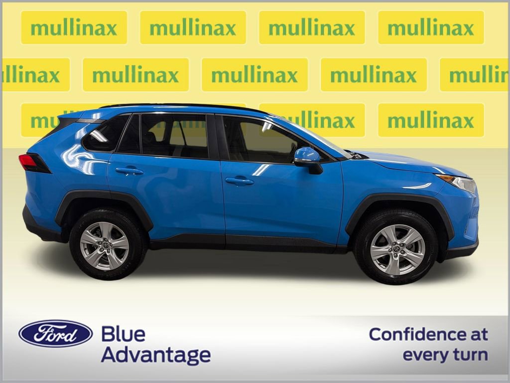 Used 2020 Toyota RAV4 XLE FWD image 2