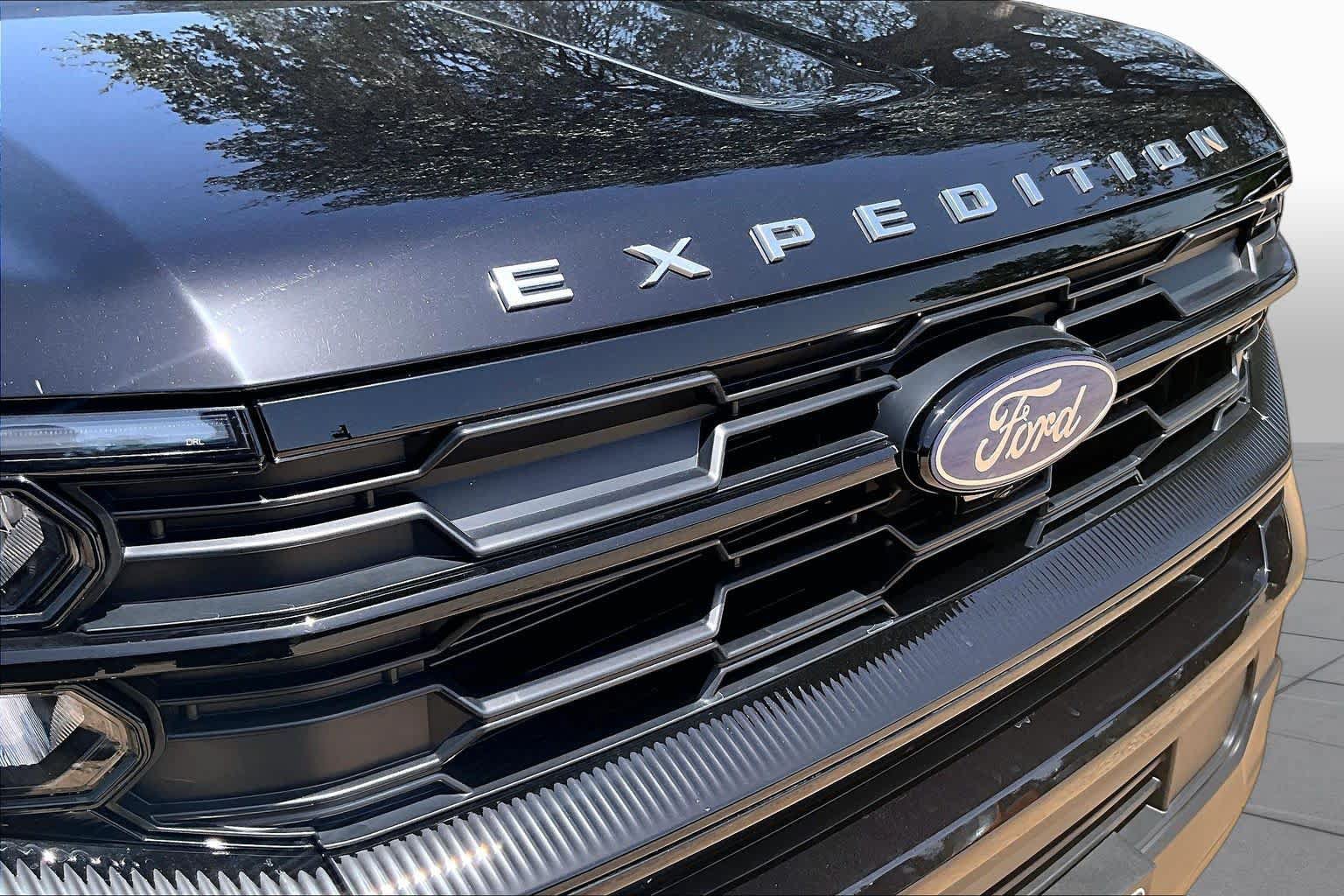Certified 2025 Ford Expedition Active AWD/4WD image 30
