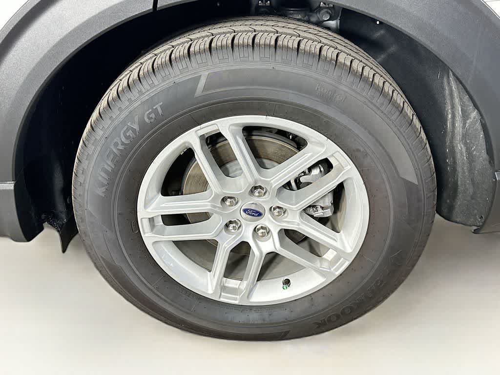 Certified 2025 Ford Explorer Active w/ Active Comfort Package RWD image 8