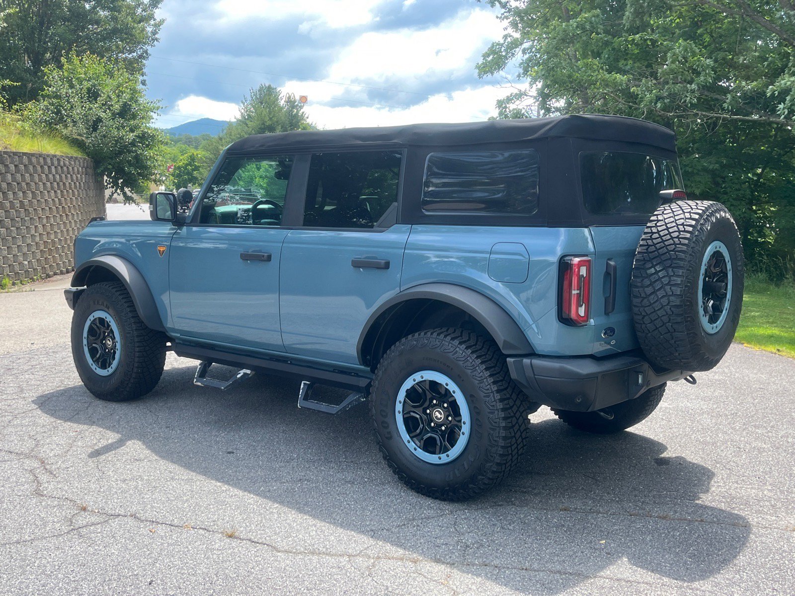 Certified 2022 Ford Bronco Badlands w/ Sasquatch Package AWD/4WD image 4