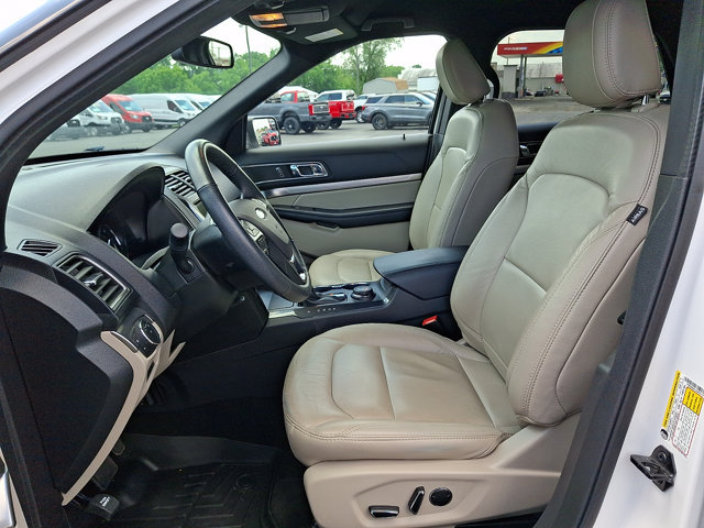 Certified 2018 Ford Explorer XLT w/ Equipment Group 202A AWD/4WD image 14