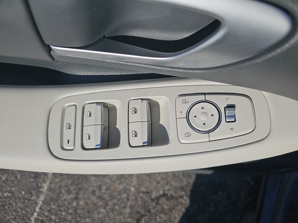 Used 2025 Hyundai Sonata SEL FWD image 25