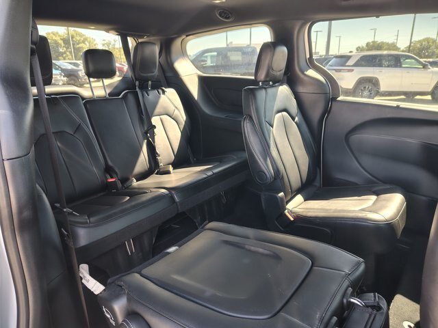 Used 2025 Chrysler Pacifica Select FWD image 15