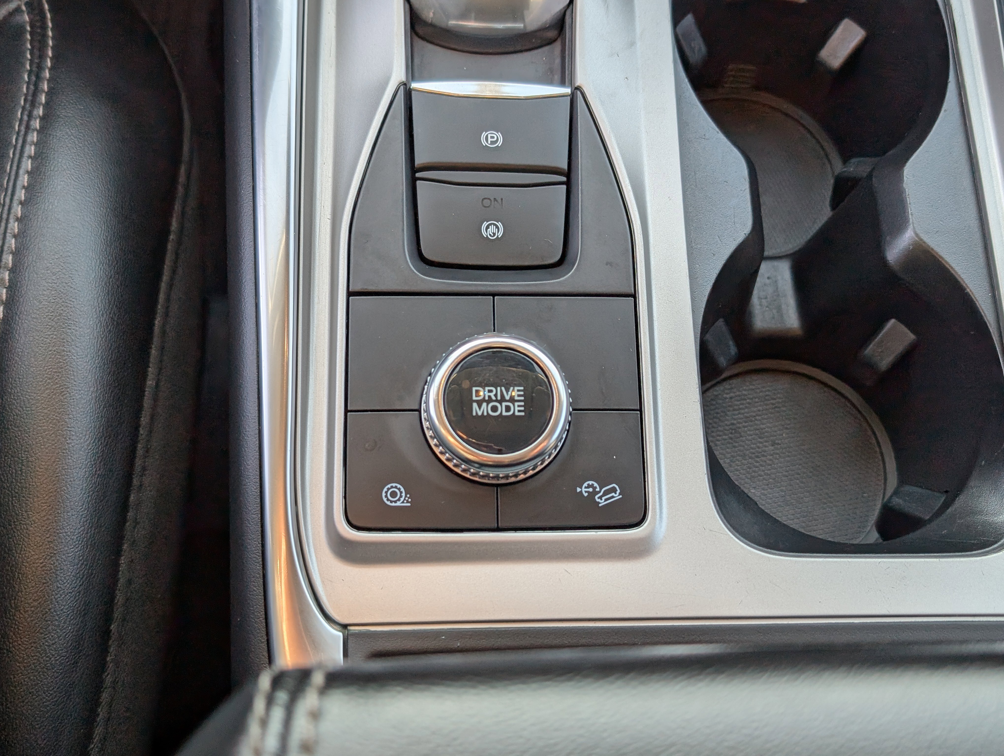 Certified 2022 Ford Explorer XLT w/ Equipment Group 202A image 26