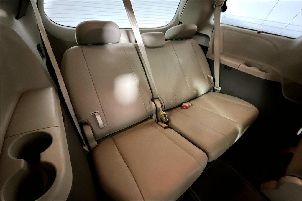 Used 2019 Toyota Sienna XLE w/ XLE Navigation Package FWD image 28