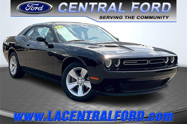 Used 2023 Dodge Challenger SXT image 3
