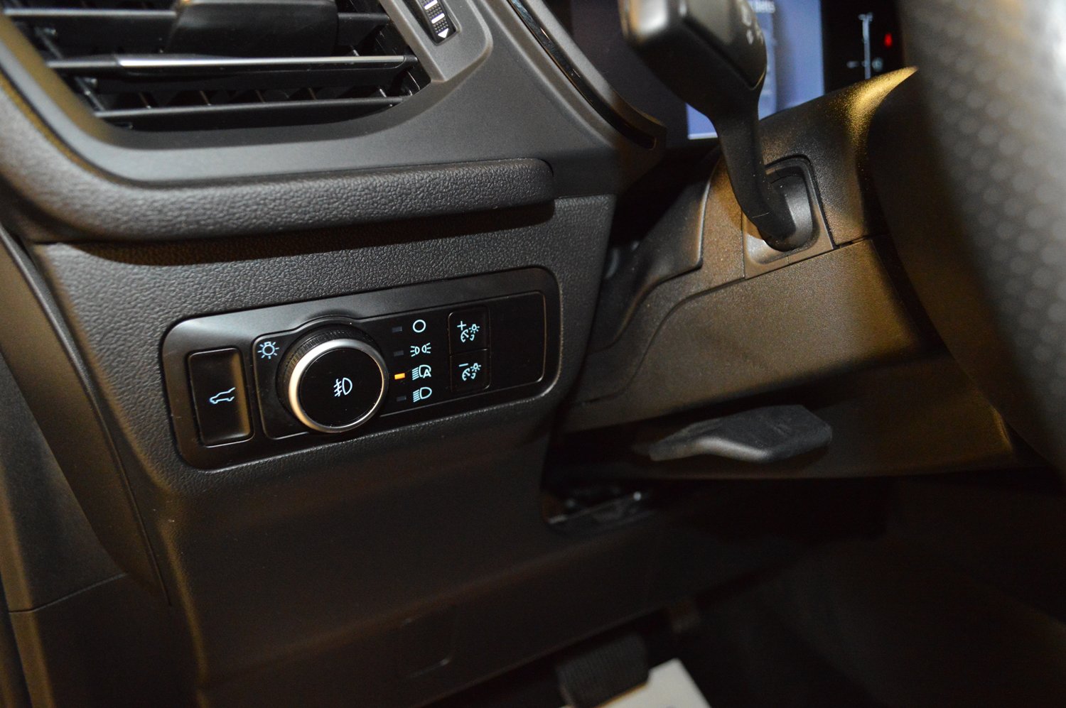 Certified 2025 Ford Escape ST-Line Select AWD/4WD image 16