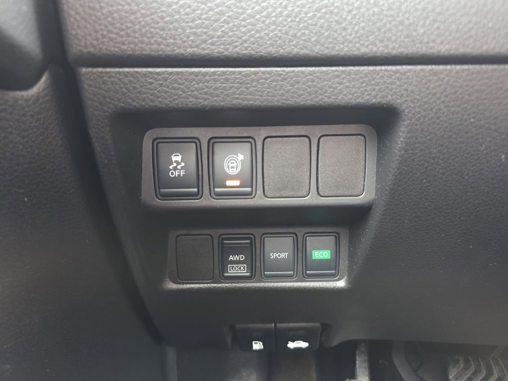 Used 2017 Nissan Rogue SV AWD/4WD image 41
