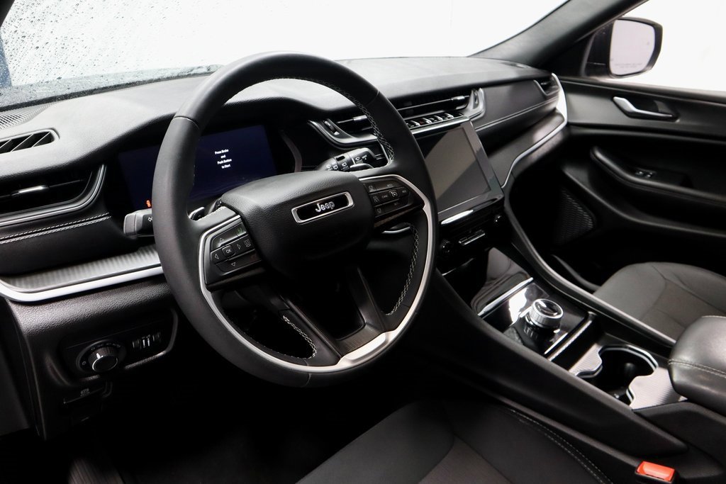 Used 2024 Jeep Grand Cherokee L Laredo image 25