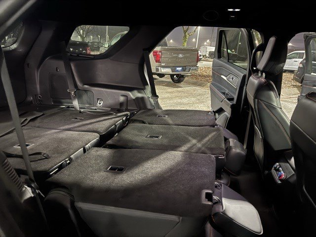 Certified 2025 Ford Explorer ST-Line w/ ST-Line Street Pack image 33