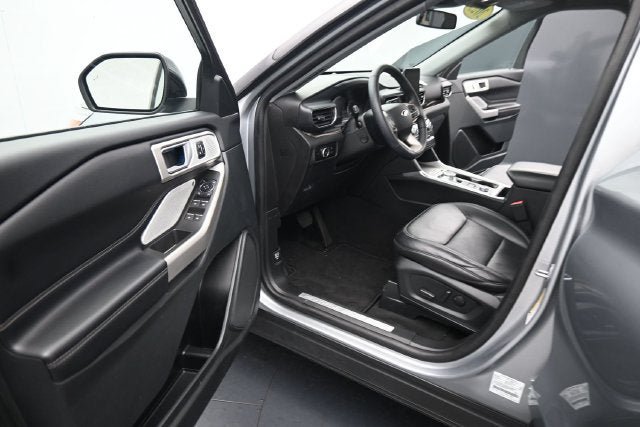 Certified 2023 Ford Explorer Limited w/ Limited Technology Package AWD/4WD image 25