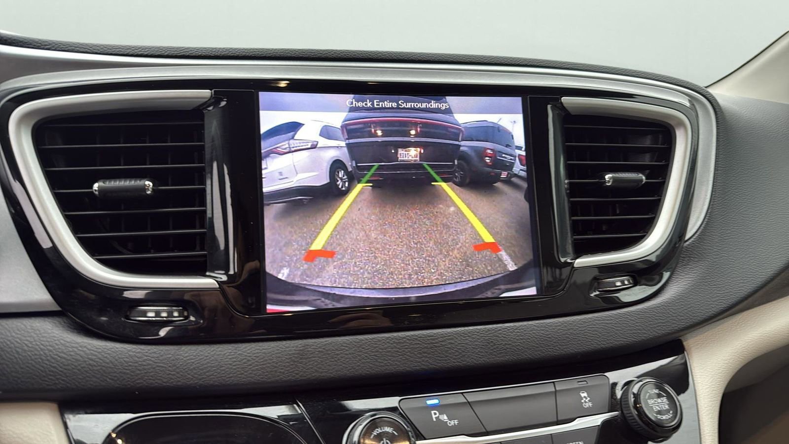 Used 2018 Chrysler Pacifica Touring Plus image 19